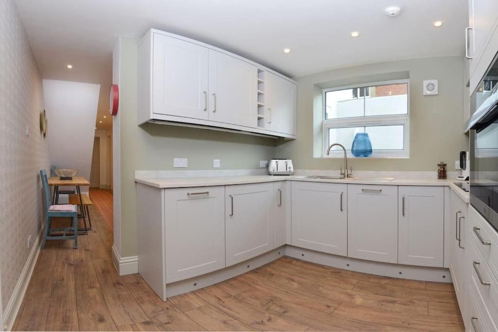 Apartment West With Free Parking Whitby Luaran gambar
