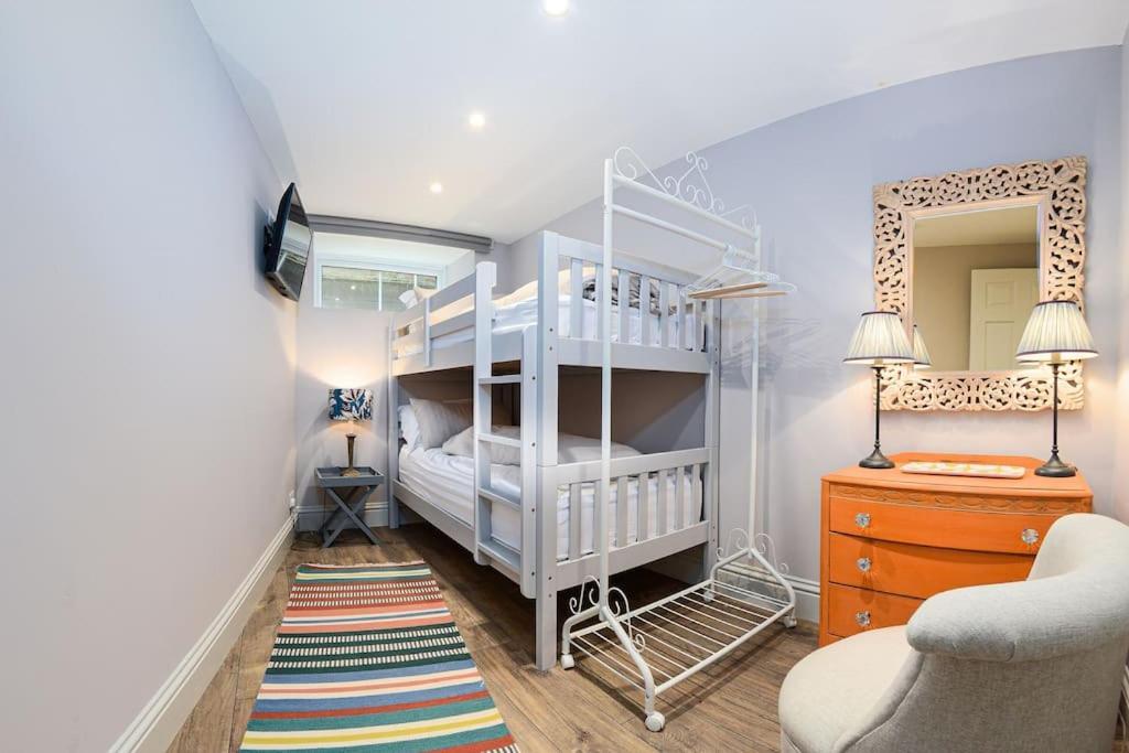 Apartment West With Free Parking Whitby Luaran gambar