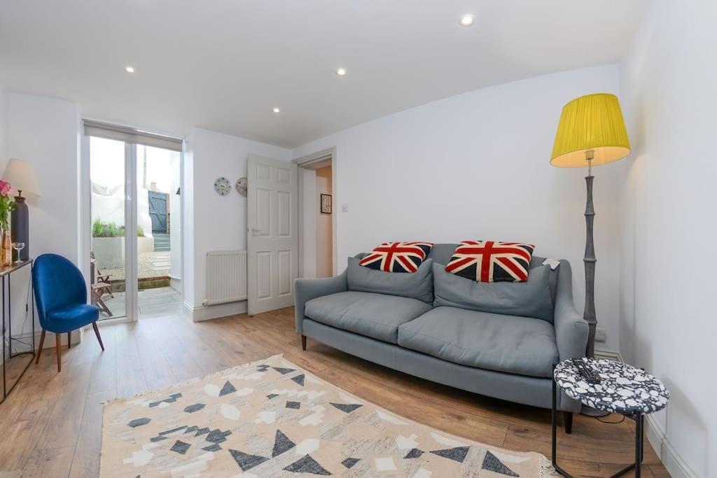 Apartment West With Free Parking Whitby Luaran gambar