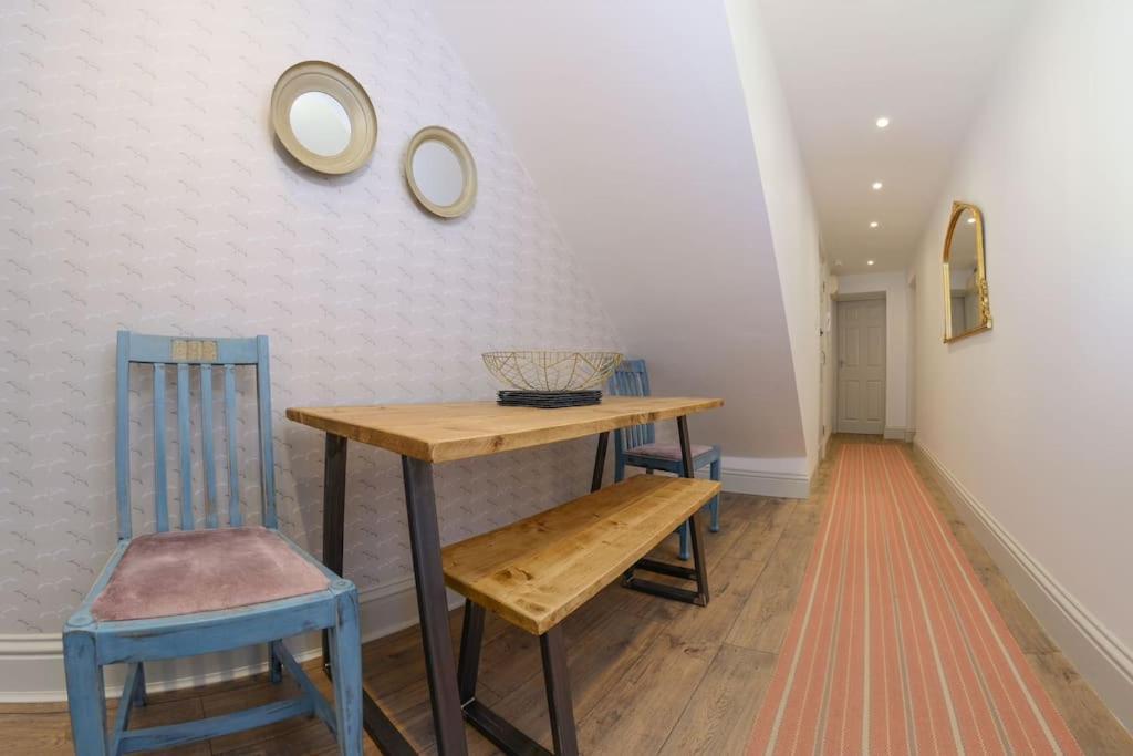Apartment West With Free Parking Whitby Luaran gambar